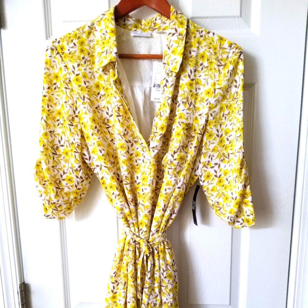 Beautiful yellow NY Co mini button down dress.